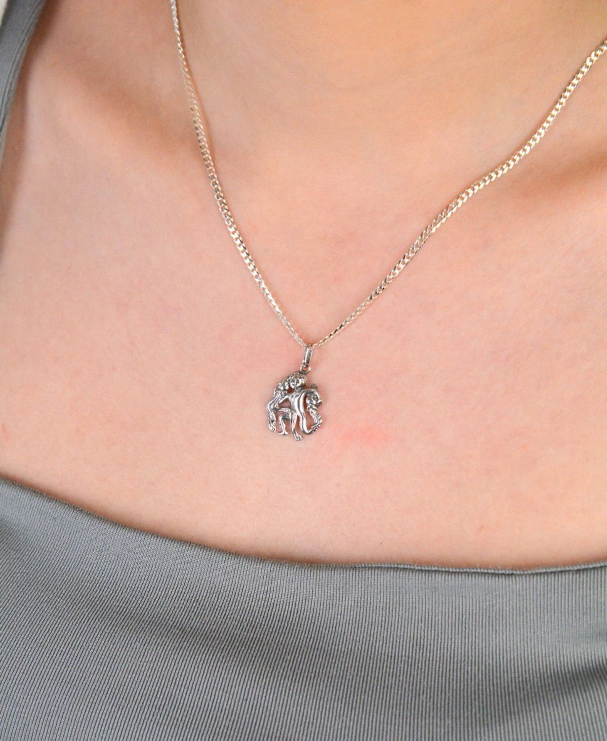 Zawieszka srebrna WODNIK srebro próba 925, AP18-073 WODNIK Elegancka zawieszka srebrna z symbolem Wodnika, wykonana z srebra próby 925, to doskonała biżuteria dla osób urodzonych pod 1.jpg